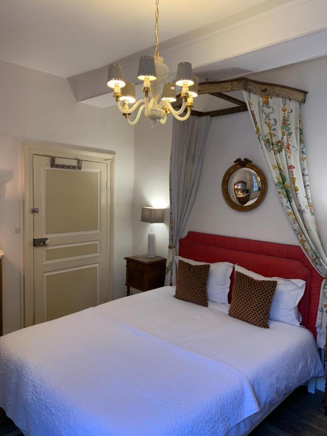 La Grenouille Noire Hotel Marcillat-en-Combraille Exterior photo